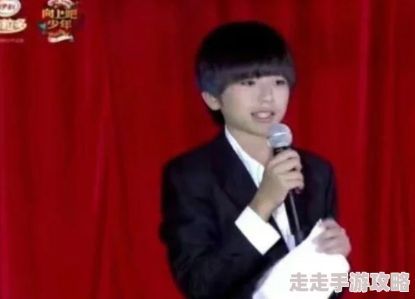 女生坤坤 男生坤坤 定：全网热议坤坤现身双人演出，粉丝狂热呼喊引发全场轰动！