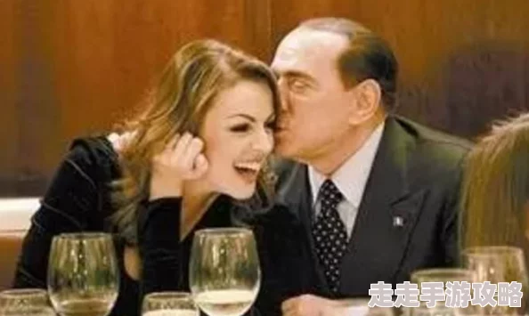 娇妻第一次3p的性全过程，竟然引发了邻居们的围观与讨论，场面震撼不已！