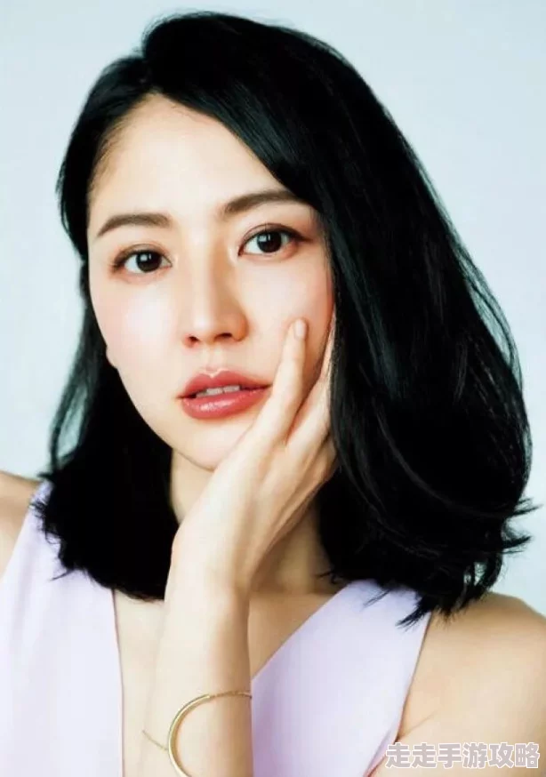 极品美女一区二区三区视频：最新潮流趋势与网络热议，探讨美丽背后的故事与影响力