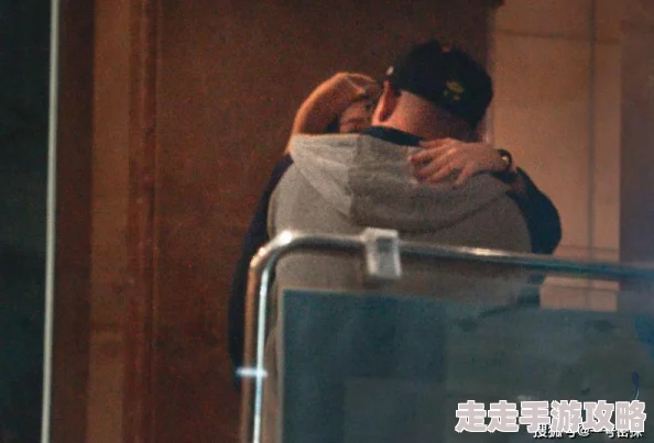 17爆料：某男星与知名女演员传绯闻，疑似偷情被拍！
