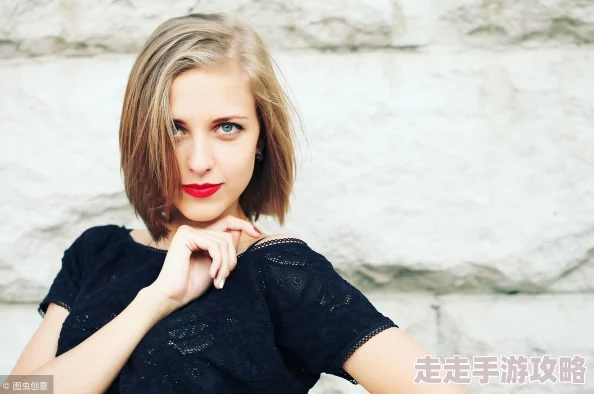 美女诱人尤物私密：最新时尚潮流引领者，社交媒体上热议的魅力风格与个人品牌塑造技巧大揭秘！
