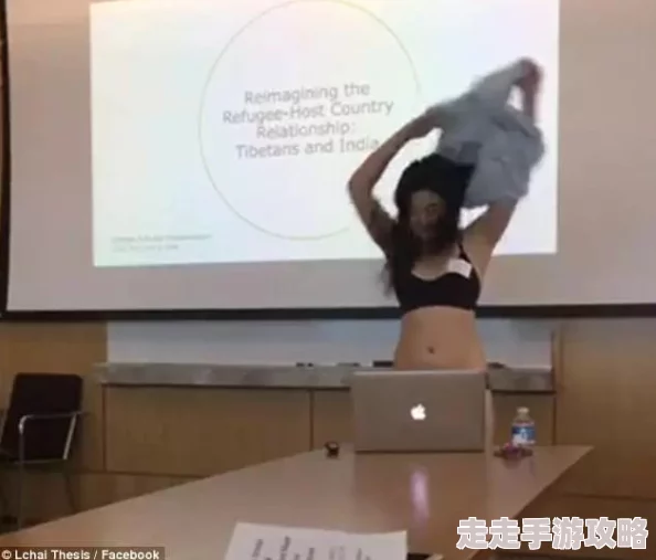 女教师脱了内裤让我爽，这个故事讲述了一位男学生与他的女老师之间发生的意外事件，揭示了师生关系中的复杂情感和道德困境