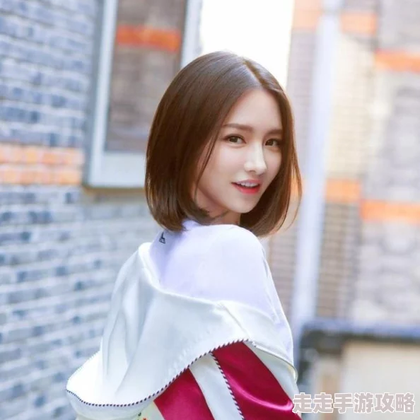 李丽莎国产专区在线观看：最新热门影片上线，观众热议剧情与演员表现，引发社交媒体广泛讨论！