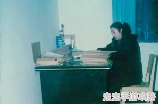 吕红刚进门看见，眼前的景象让他感到震惊与意外，仿佛一切都在瞬间改变了