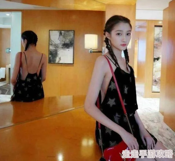 51cg10大瓜走光，网友热议背后真相与影响，引发广泛关注和讨论！
