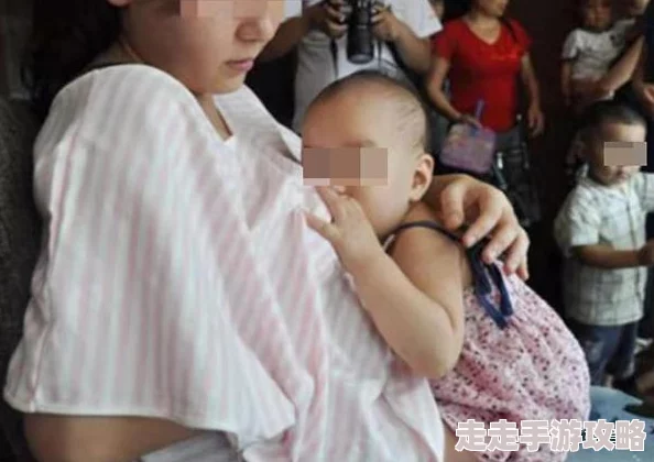 边摸边脱边吃奶边做视频动态图：最新社交媒体热潮引发网友热议，背后隐藏的文化现象值得深思