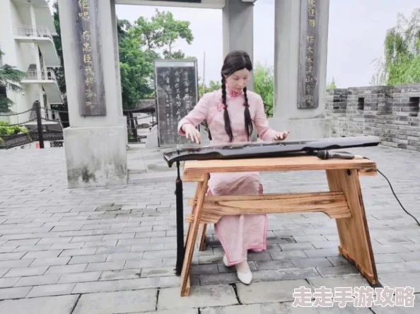 四大名妓之陈圆圆近日在京城举办古琴雅集，吸引众多文人墨客前来共赏