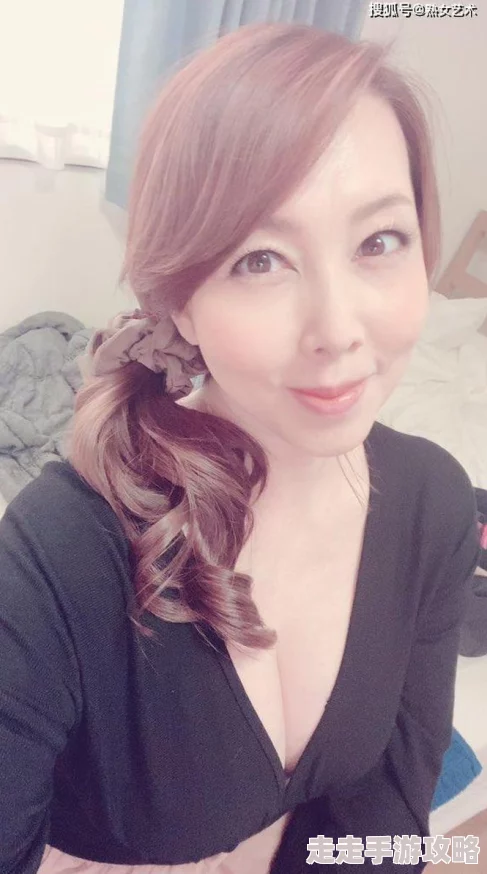 风间由美制服女社长岳母的身体本能积极面对生活挑战勇敢追求幸福与健康