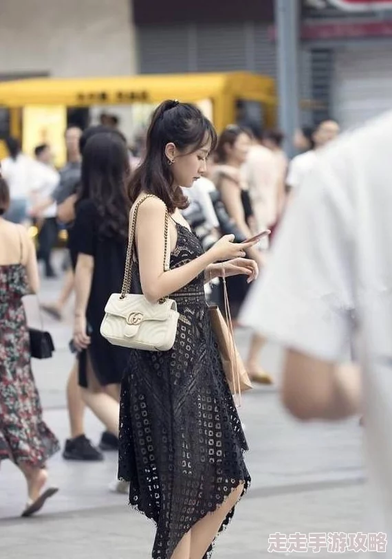 少妇系列：最新时尚潮流引领年轻女性的穿搭风格