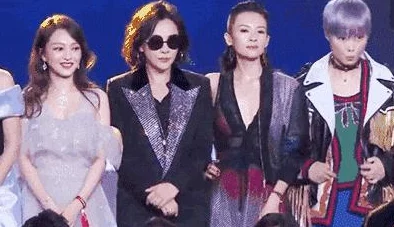 动漫美女污千亿影后魂穿十八线女星勇敢追梦成就自我人生精彩