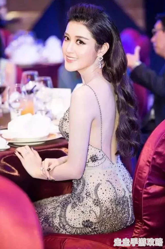 美女人容貌依旧倾城气质更加优雅迷人举手投足间尽显成熟女性魅力 美女人容貌依旧倾城气质更加优雅迷人举手投足间尽显成熟女性魅力