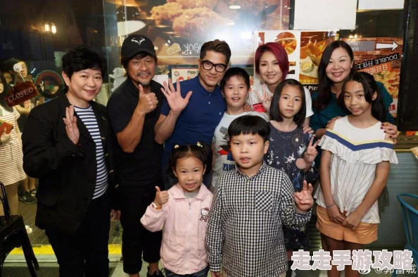 一对一学吉他眼镜黄衣服声音修复让我们一起追逐梦想，享受音乐带来的快乐与成长
