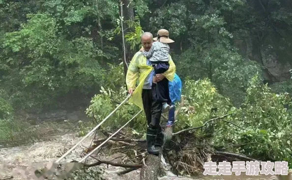 在车上征服麻麻旅行途中遭遇暴风雨母子齐心协力克服难关