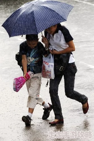 在车上征服麻麻旅行途中遭遇暴风雨母子齐心协力克服难关