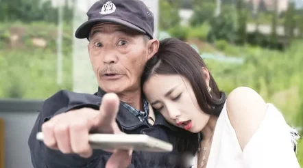 门卫老头开校花嫩苞莹莹据说是校花倒追老头还送了辆豪车