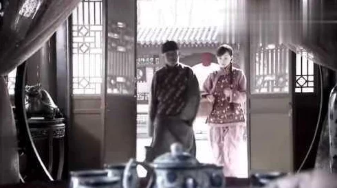 老太爷用力丫鬟肉肉据说府里丫鬟都穿红肚兜老爷每晚都要听小曲儿 老太爷用力丫鬟肉肉据说府里丫鬟都穿红肚兜老爷每晚都要听小曲儿