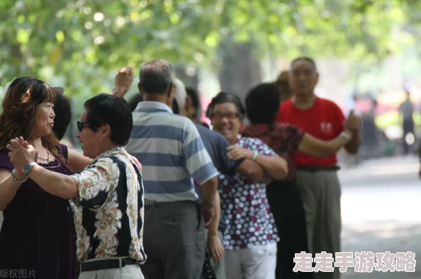 老妇交广场舞比赛后与隔壁小区领队发生争执疑似奖金分配不均