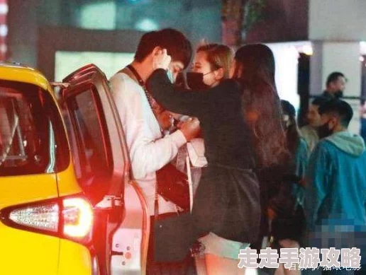 深夜睡不着你会回来感谢我独家爆料知名女星与小鲜肉深夜K歌举止亲密
