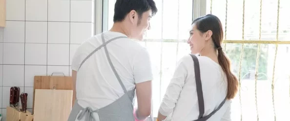 教师妈妈和校花女友惊爆三角恋校草竟是私生子
