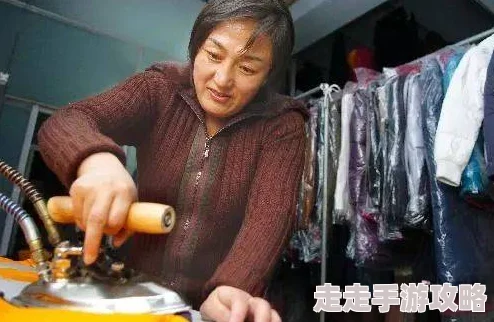 濯濯洗衣店小信2据说老板娘和隔壁修车铺的王师傅走得很近