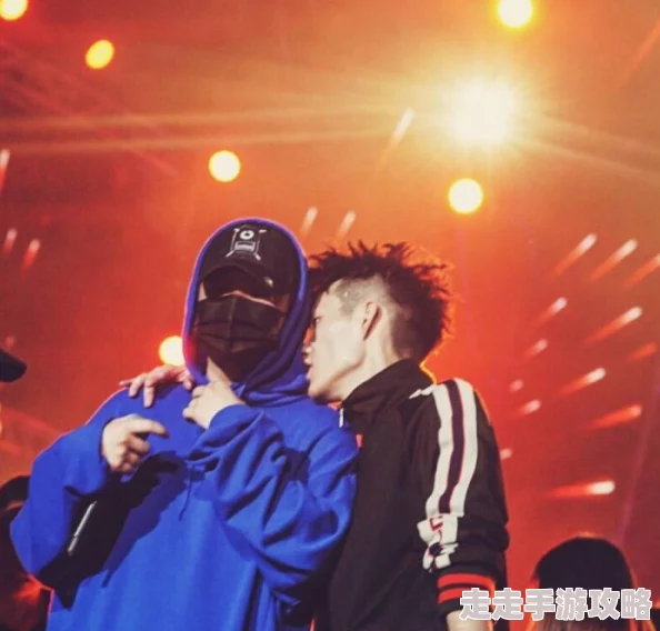 贝贝被曝深夜与神秘男子K歌共进晚餐举止亲密疑似新恋情曝光
