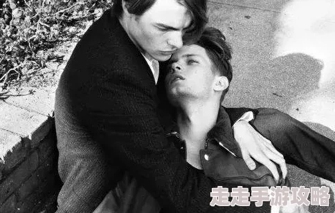 男男调教双性听说圈内大佬也爱这一口还私下收藏了不少相关影片据说尺度很大