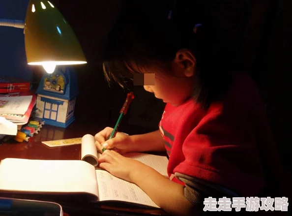 老师我错了深夜翻墙打游戏被宿管阿姨抓住写检讨