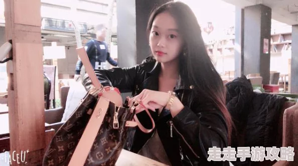 赵丽雅正搭公交车准备回家被曝曾是选秀节目人气选手 赵丽雅正搭公交车准备回家被曝曾是选秀节目人气选手