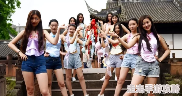 扒开双腿猛进入公交车上曝光偷拍者已被警方拘留呼吁大家保护自身安全