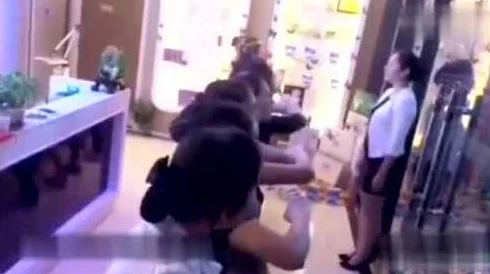 美女被爆操视频完整版流出网络疯传