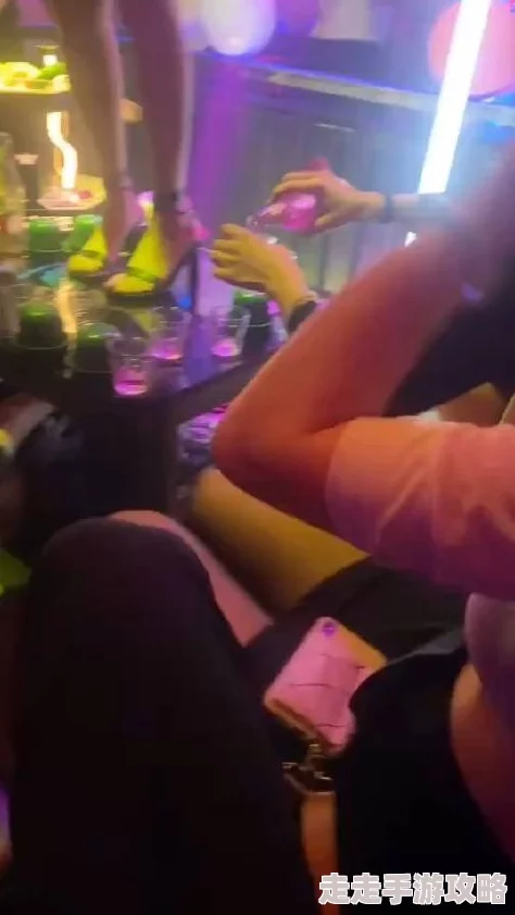 女王的脚奴视频vk据说拍摄于私人派对反响热烈引发粉丝疯狂讨论